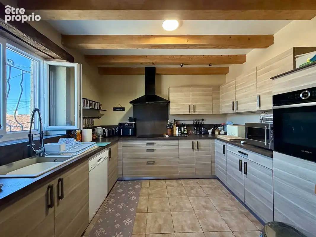 Charmante maison de caractère rénovée avec  4 chambres, grange et jardin arboré - photo 4
