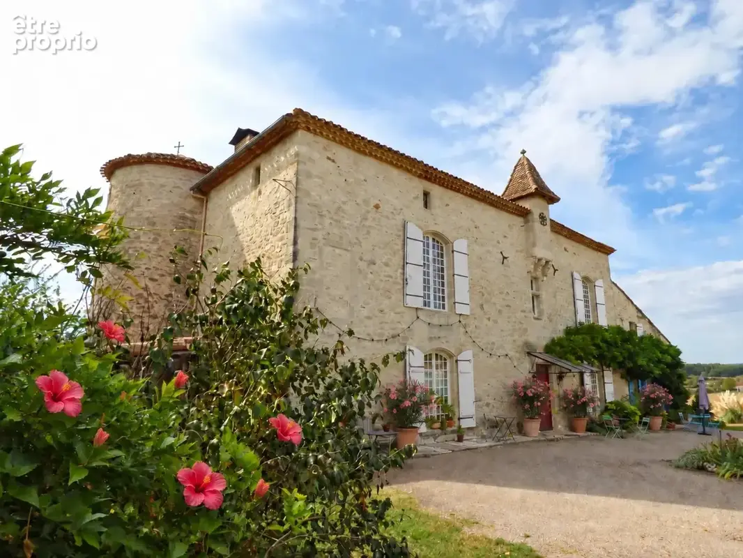 Lot-et-Garonne – Château du XVIᵉ siècle, trois gîtes et parc de 2,3 HA - photo 8