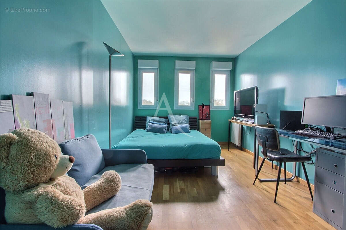 Appartement à VILLENEUVE-LA-GARENNE