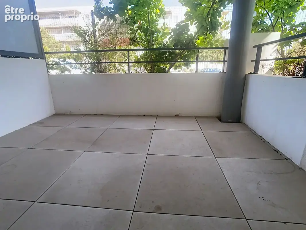 Appartement Vitrolles 2 pièce(s) 43m2  avec possibilité d'obtenir une  place de parking privative dans une résidence récente/ Se - photo 2