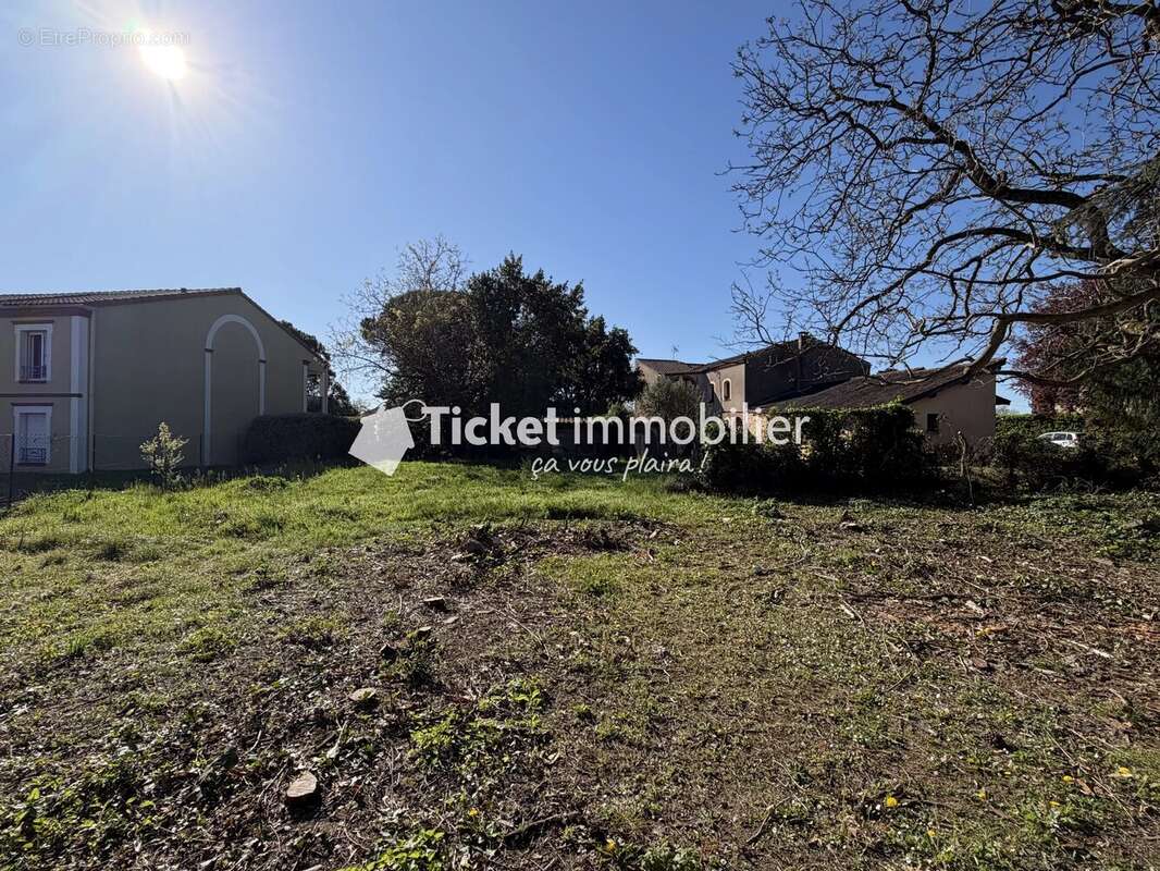 Terrain à SAINT-JEAN