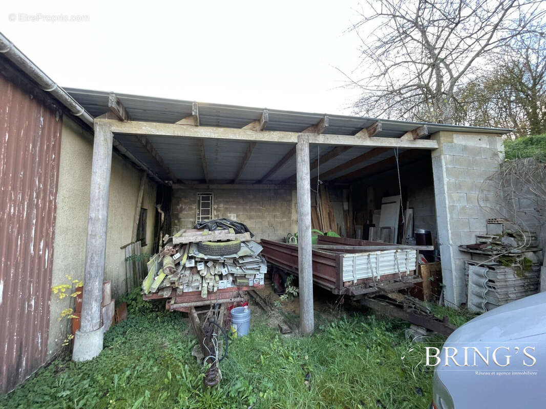 Commerce à VILLAINES-LA-CARELLE