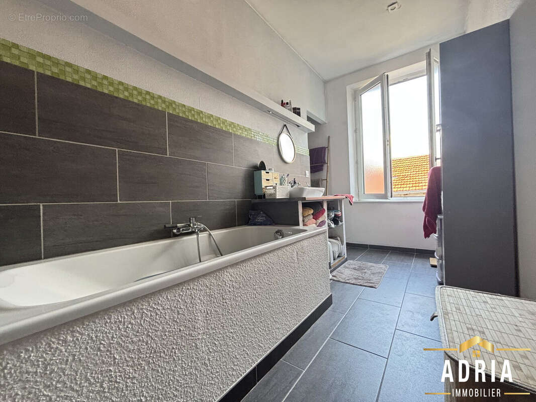 Appartement 400 m² à Luneville  - photo 4