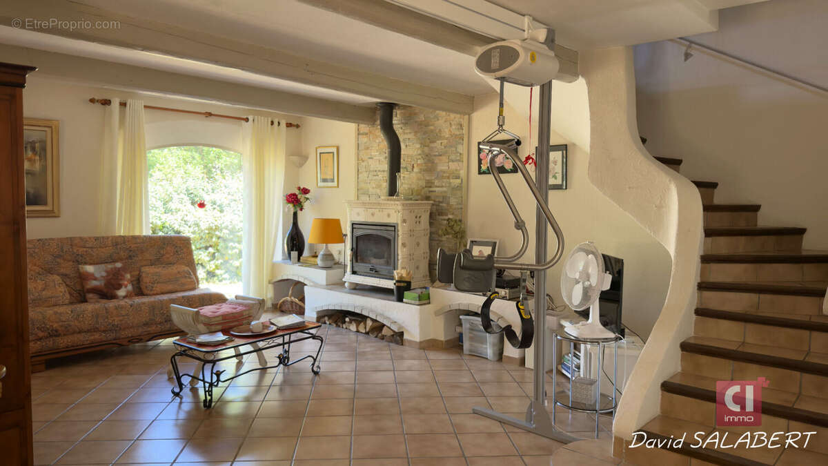 Néoules ? Villa familiale avec piscine sur 2 597 m² de terrain paysager - photo 2