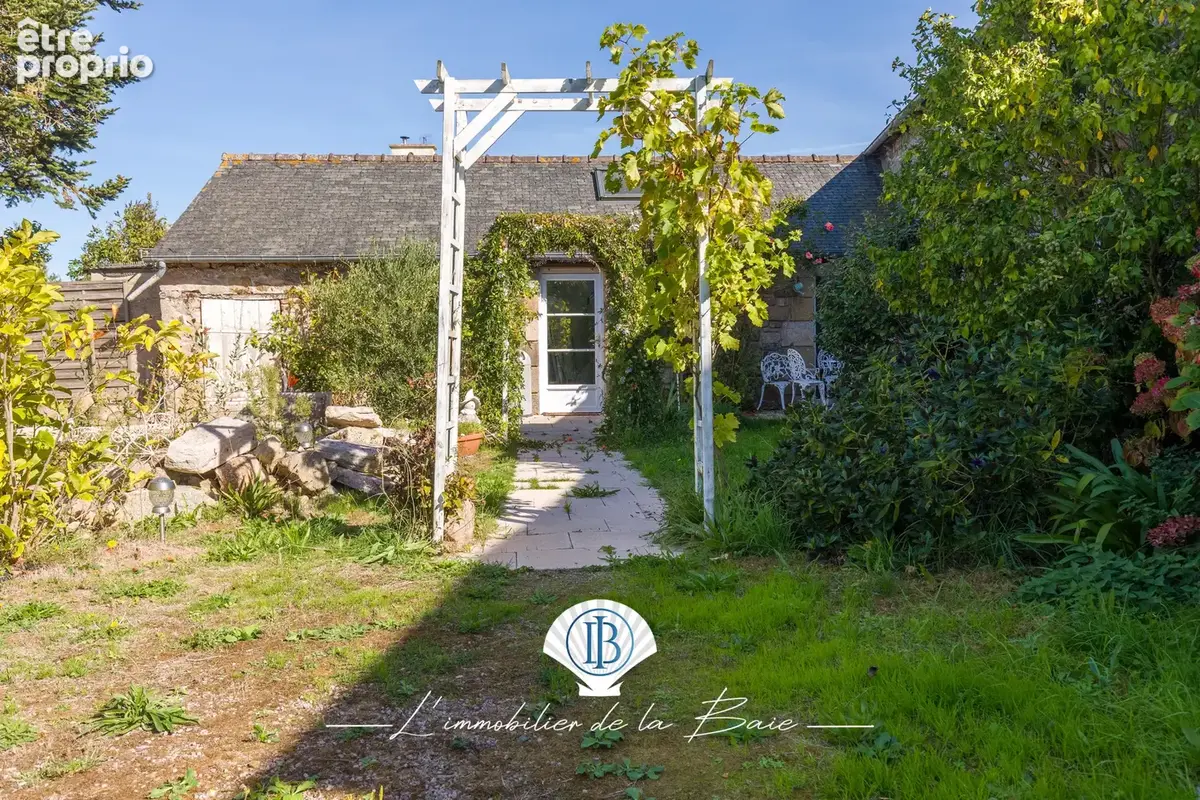 Maison en pierre de 123 m2 dans le bourg - photo 1