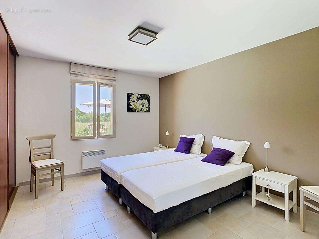 Belle maison contemporaine avec 4 chambres, piscine et garage - photo 10