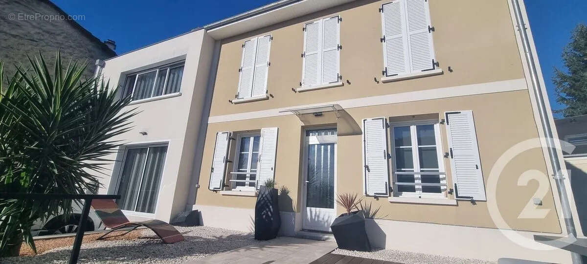 Maison à SAINT-MAUR-DES-FOSSES
