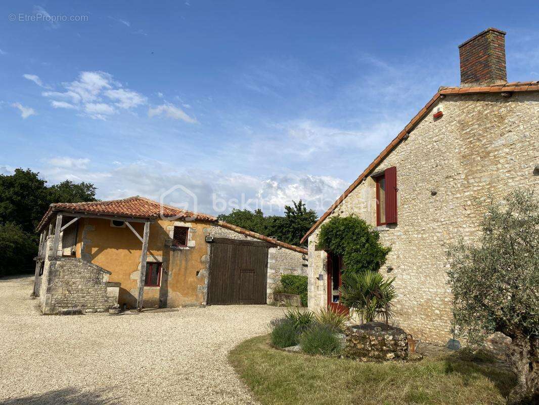 Maison à RUFFEC