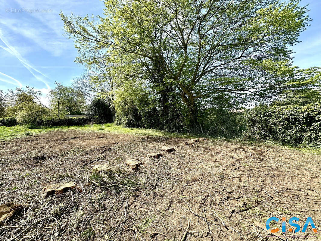 Terrain à NEUILLY-EN-THELLE