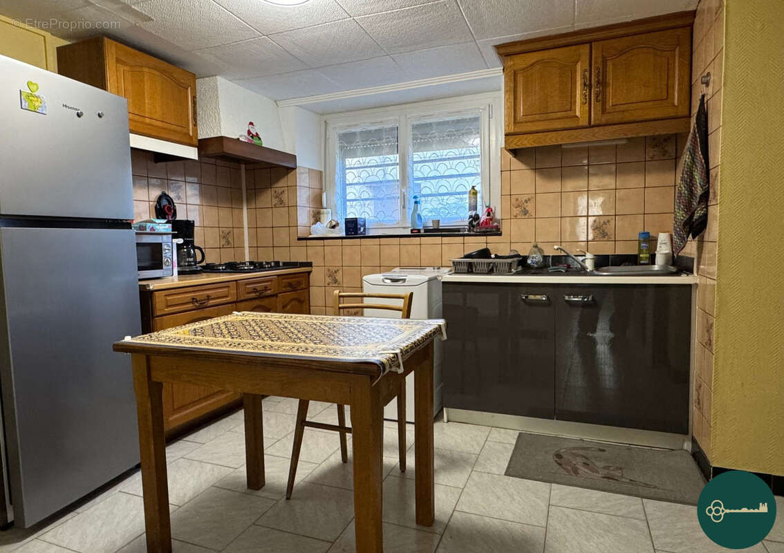 Maison à LAY-SAINT-REMY