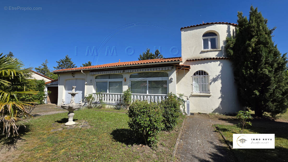 Maison à LES MARTRES-DE-VEYRE
