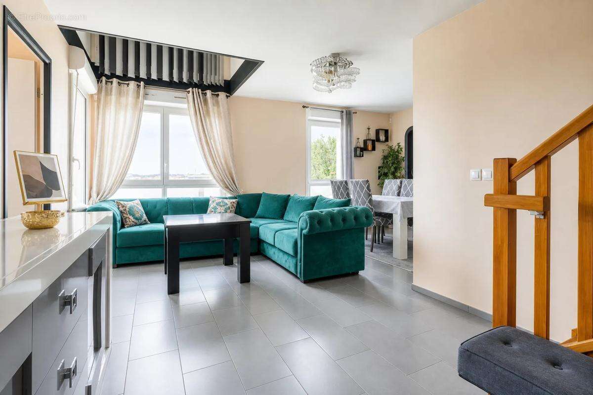 Duplex de charme 5 pièces avec terrasse à Stains - photo 12