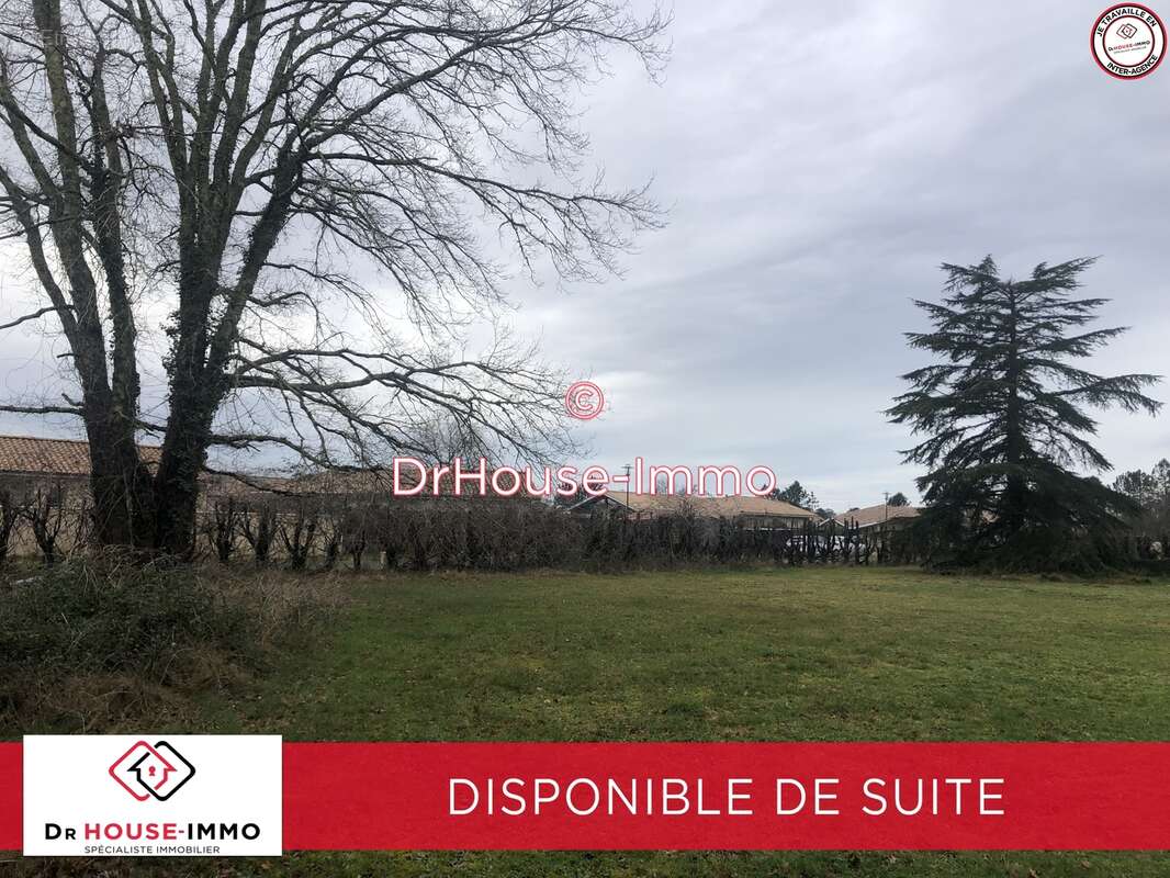 Terrain à PARENTIS-EN-BORN