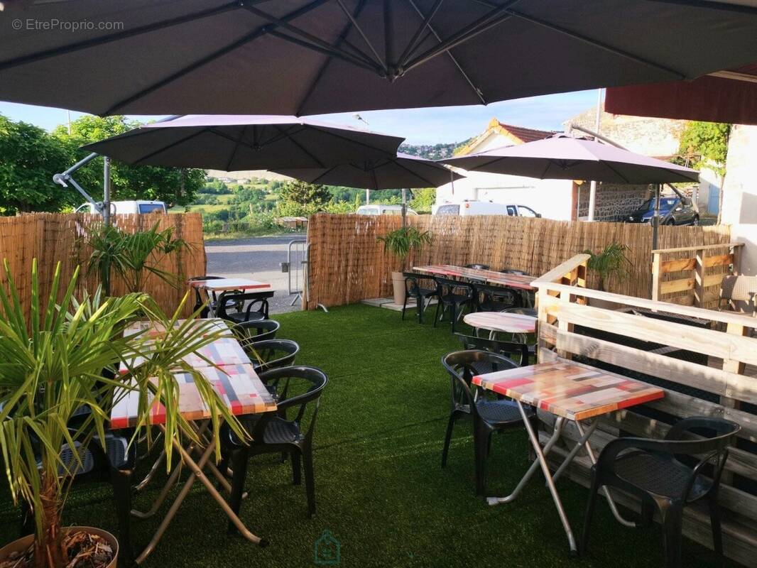 Commerce à LA ROCHE-BLANCHE