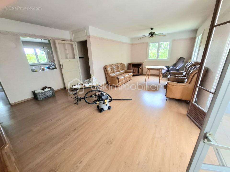 Maison T6 avec grand terrain - photo 4