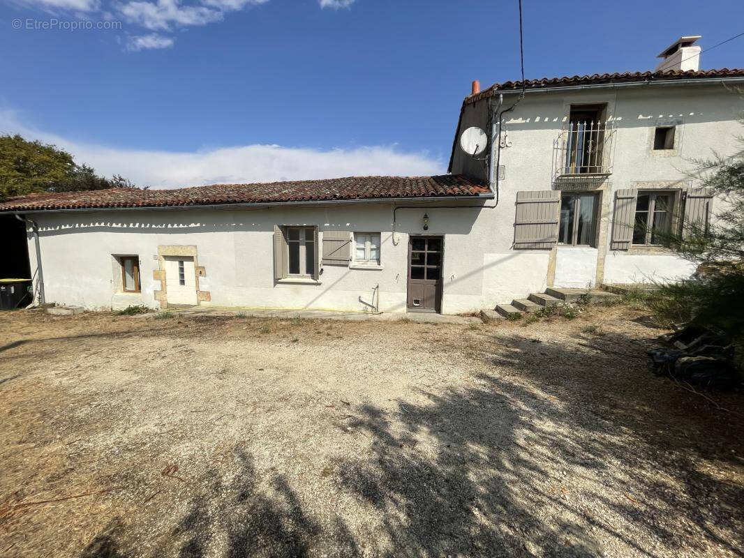 Maison à SAVIGNE