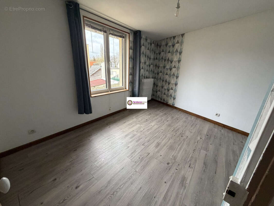 Appartement à LE MELE-SUR-SARTHE