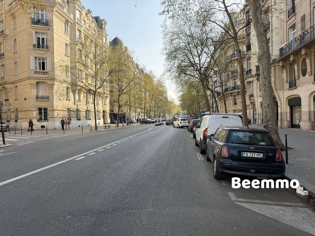 Parking à PARIS-17E