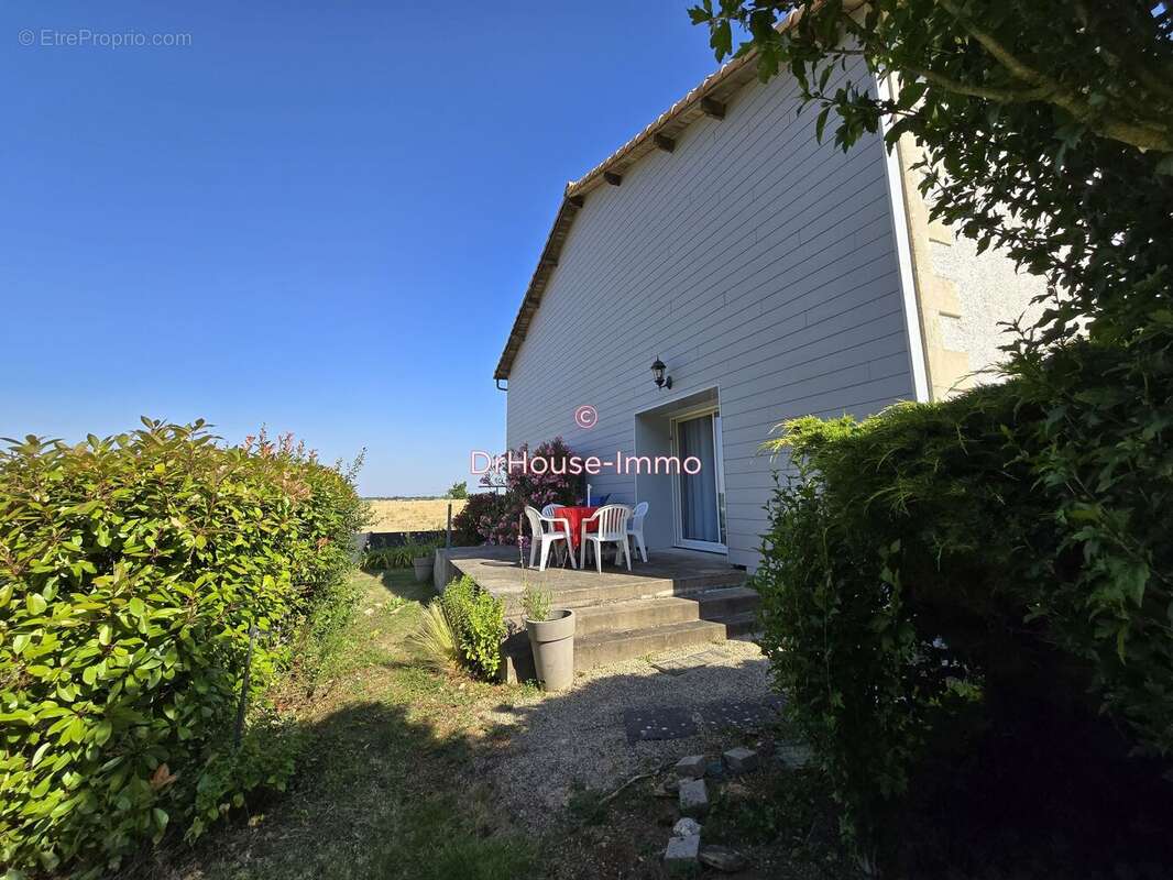Maison 268 m² à Cherveux  - photo 17