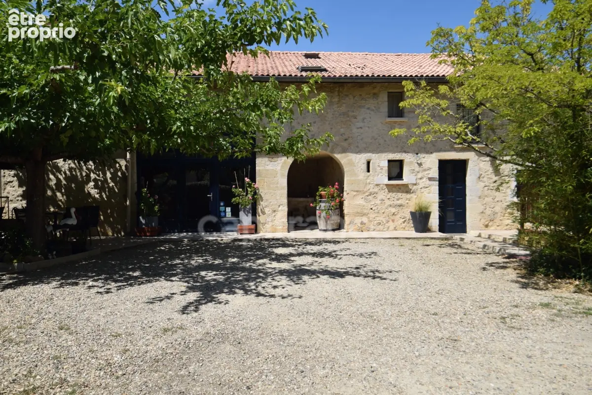 Propriété - une maison d'habitation - 5 chambres d'hôtes - 2 appartements en location sur plus de 1 hectare à SAINTE BAZEILLE (4 - photo 5