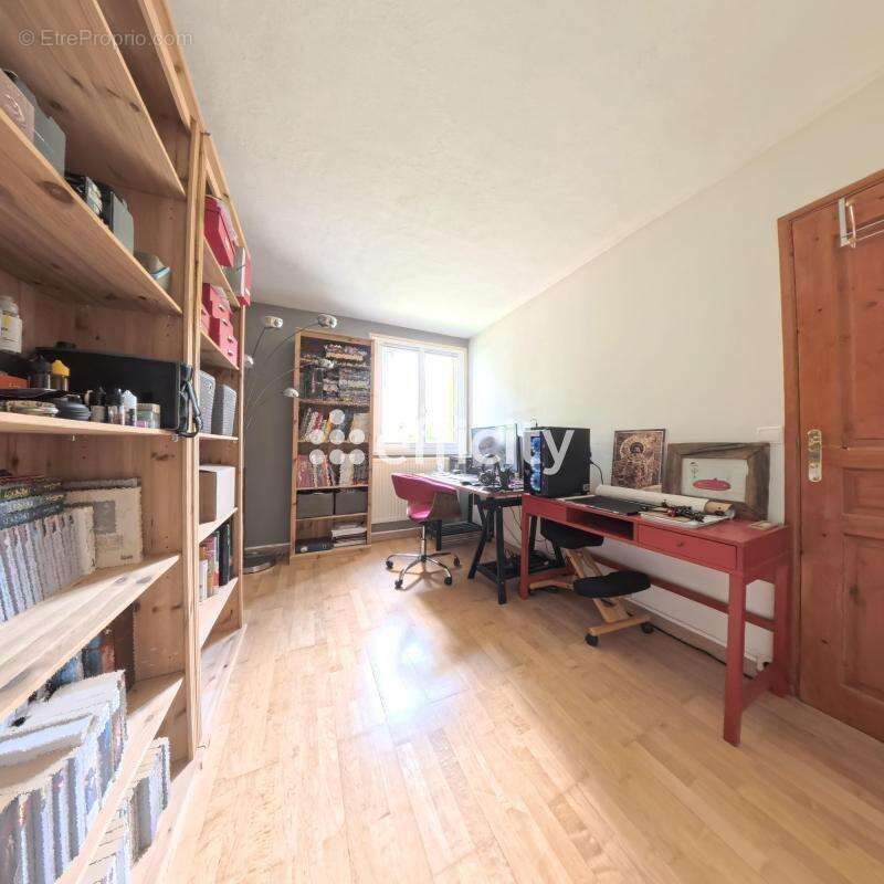 Appartement à VERRIERES-LE-BUISSON