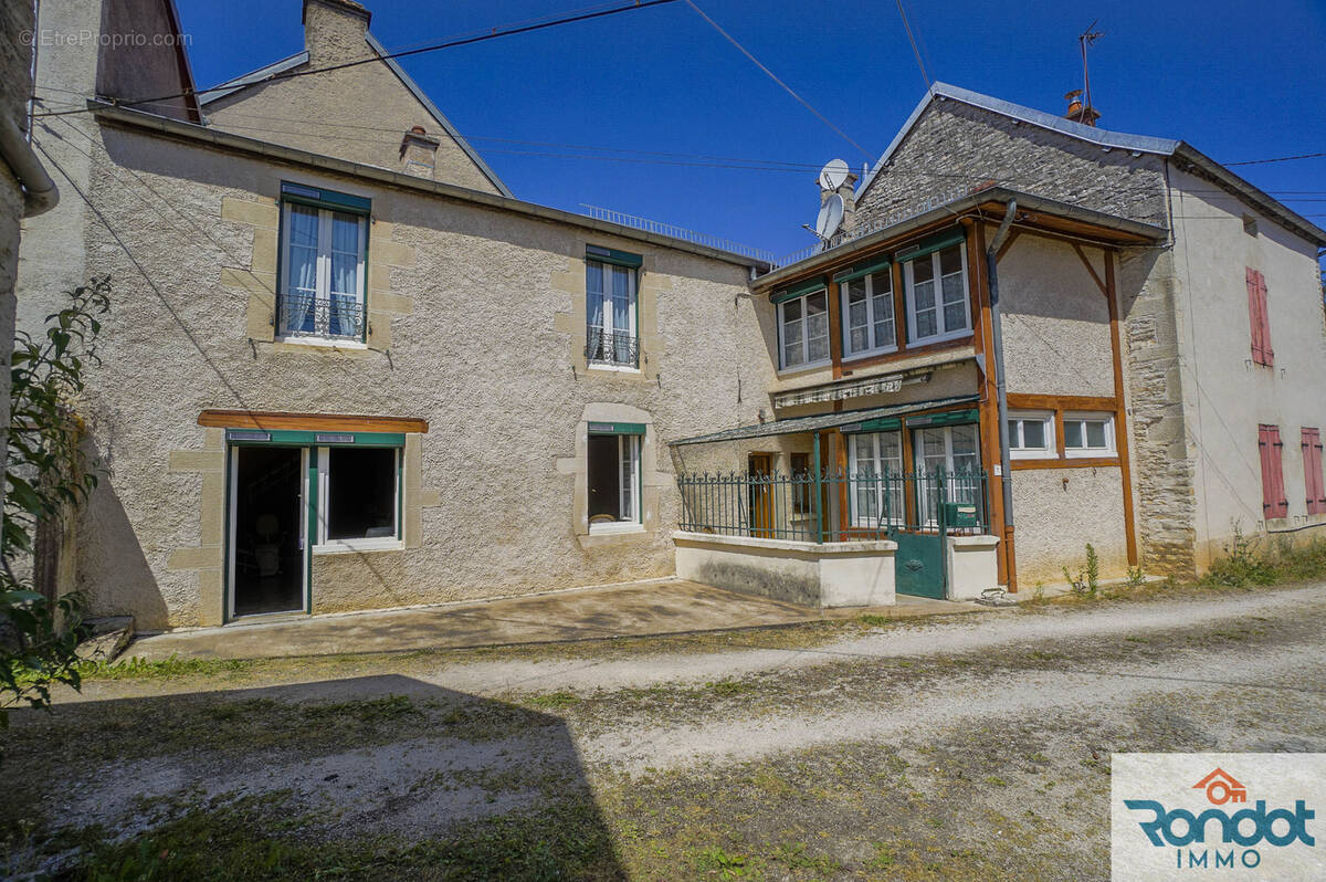 Maison à MAREY-SUR-TILLE