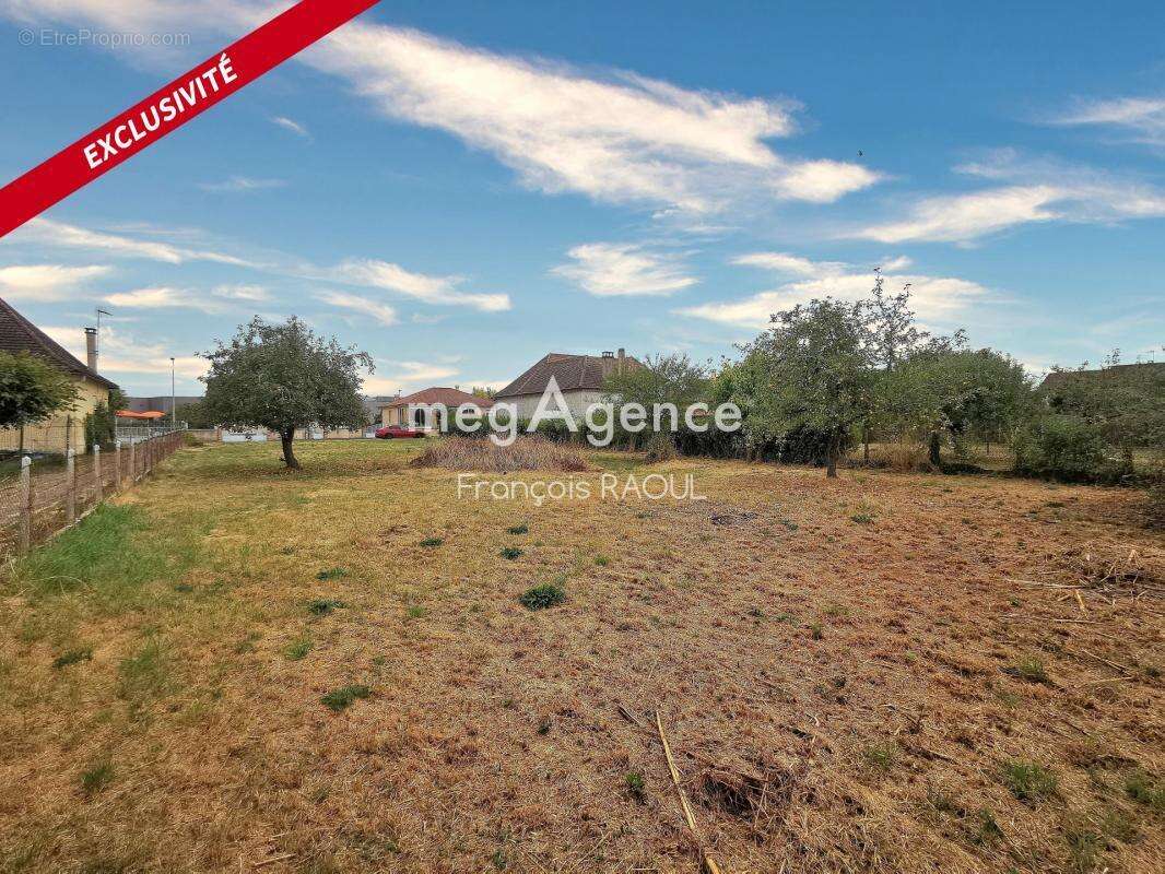 Terrain à BIARS-SUR-CERE