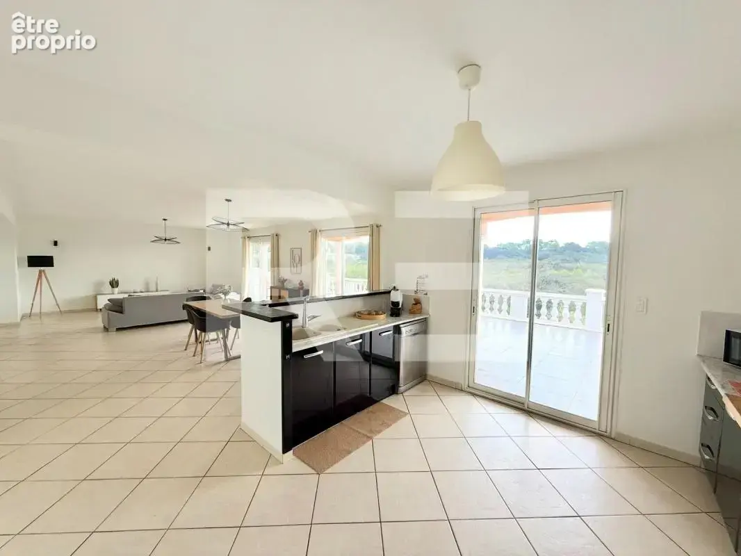 SAINT-GILLES – Maison de 139 m² avec terrasse vue garrigue - photo 3