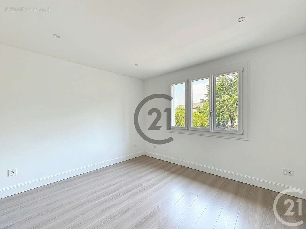 Maison 108 m² à Soucy  - photo 10