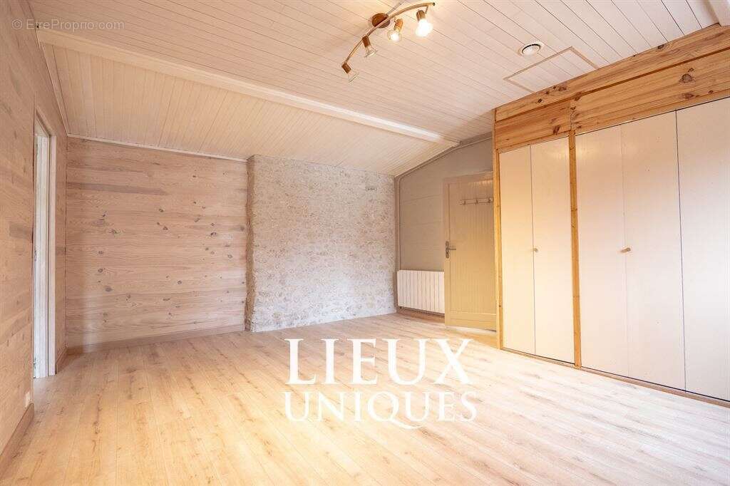 Maison à LA CHAPELLE-SAINT-MARTIN-EN-PLAINE