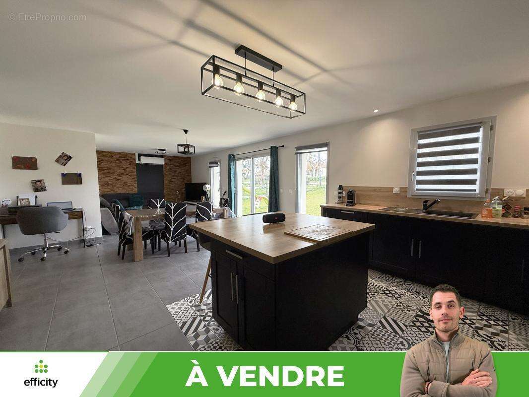 Maison à JAUNAY-CLAN