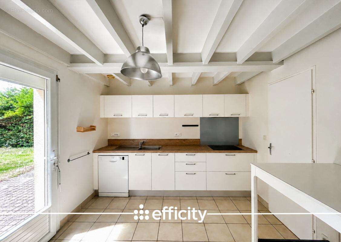 Maison 121 m² à La Chapelle-Sur-Erdre  - photo 4
