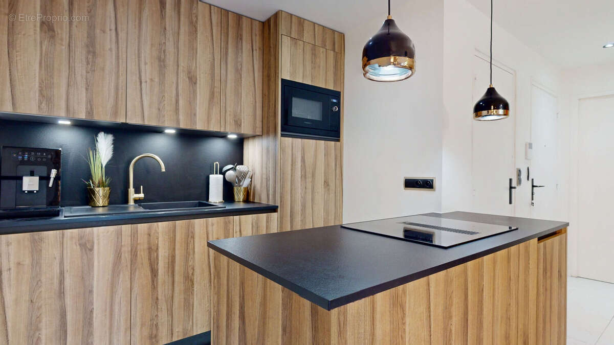 Appartement à SAINT-LAURENT-DU-VAR