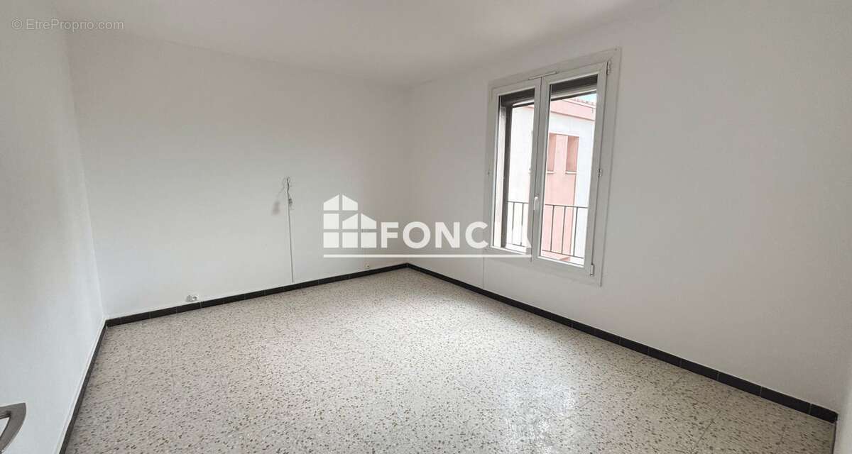Perpignan saint assiscle t3  grand balcon ,parking et cave - photo 4