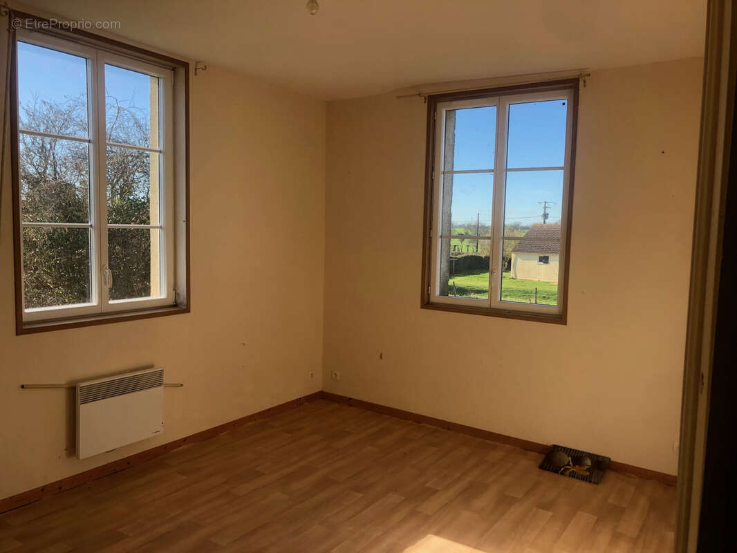 Fonds de commerce - restaurant / bar licence 4 - grand parking - appartement 2 / 3 p - photo 11