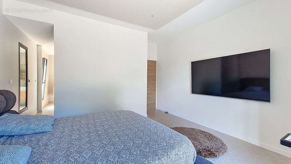 Élégante villa contemporaine de plain-pied dans un domaine résidentiel prisé - photo 12