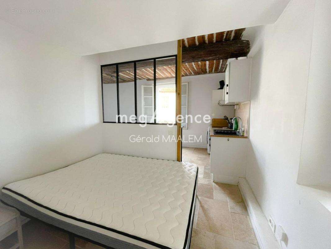 Appartement à ROQUEBRUNE-SUR-ARGENS