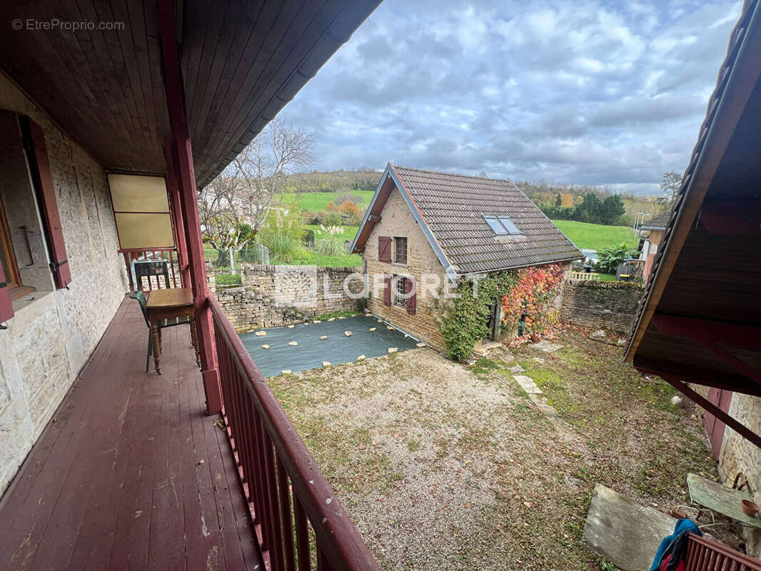 Maison à MESSIA-SUR-SORNE