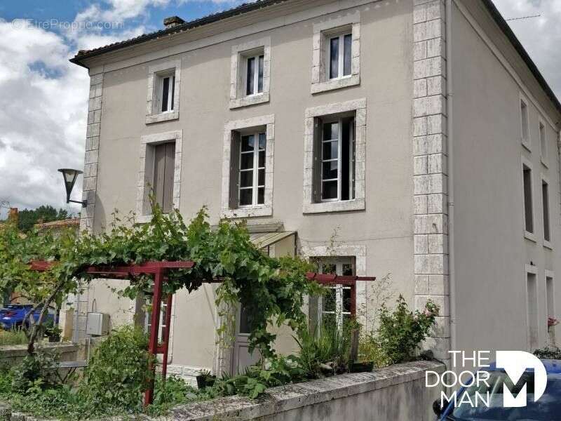 Maison à LE VANNEAU-IRLEAU