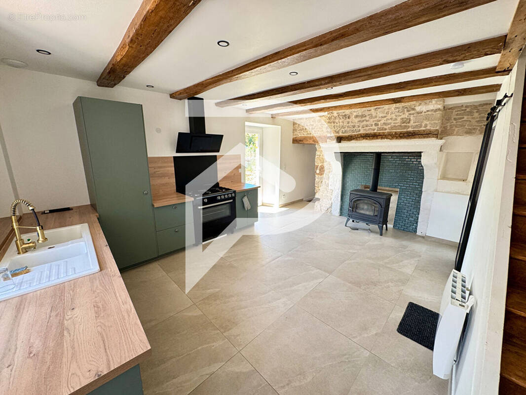 Maison à VESVRES-SOUS-CHALANCEY