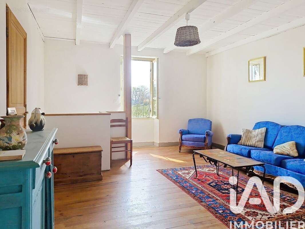 Maison 250 m² à Sainte-Radegonde  - photo 8