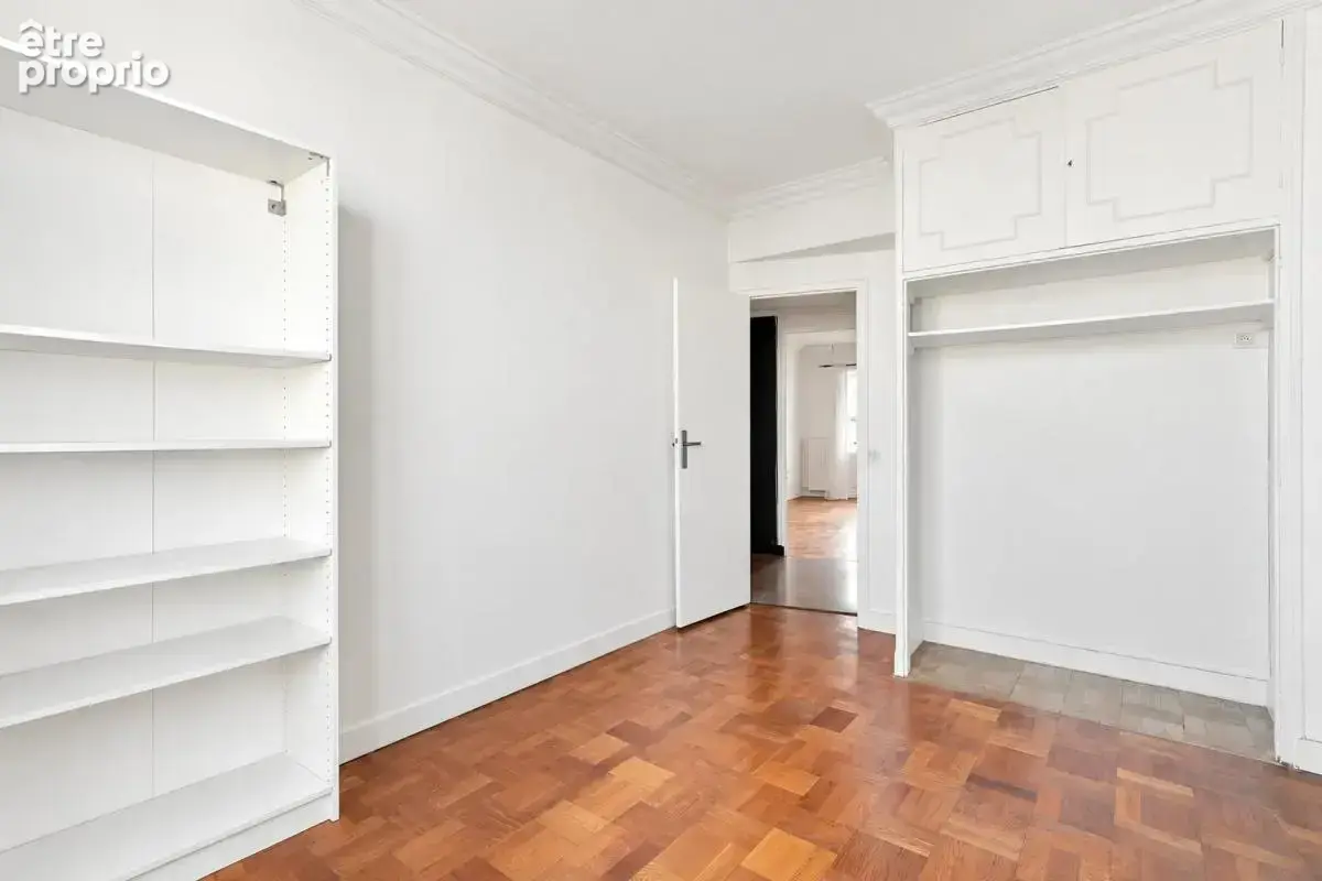 Courbevoie – Bécon-les-Bruyères – 4 pièces de 105 m² avec balcon filant, box et cave - photo 8