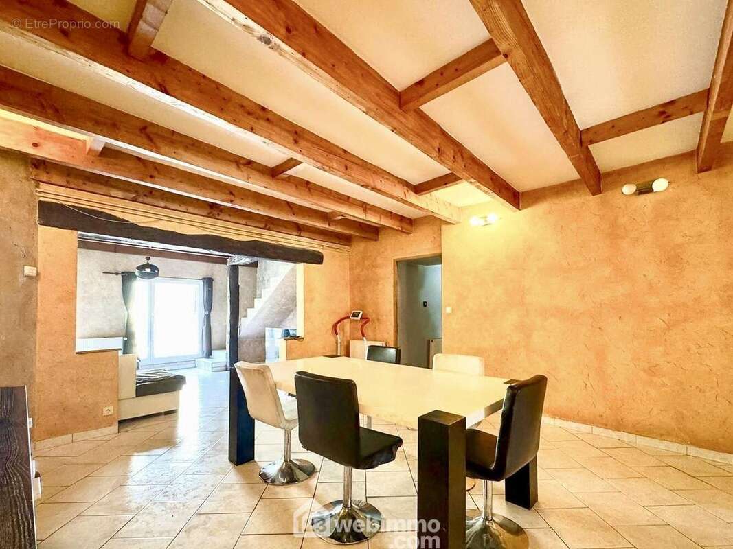 Séjour ouvert sur la salon - Maison à VIGNEULLES-LES-HATTONCHATEL
