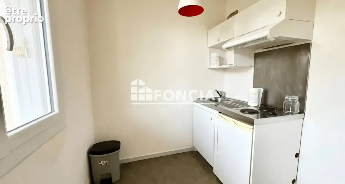 Centre castanet tolosan. t1 bis de 32.50 avec un grand balcon de 9 m2 et un parking prive. 1er etage avec ascenseur - photo 3