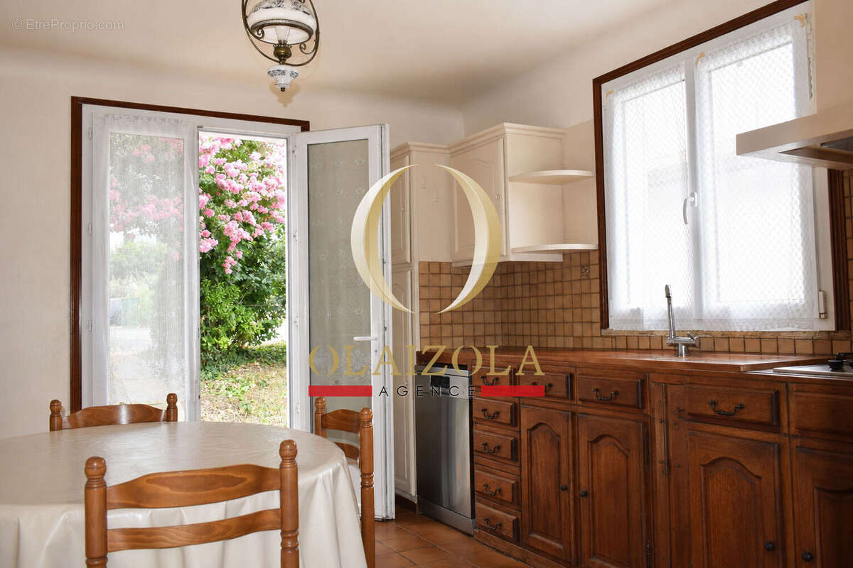 SAINT-JEAN-DE-LUZ - Maison familiale avec jardin et beau potentiel - photo 11