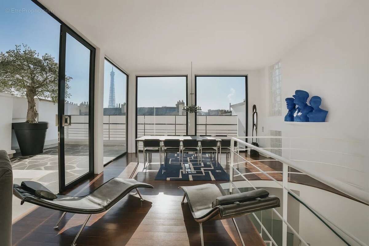 Appartement à PARIS-16E