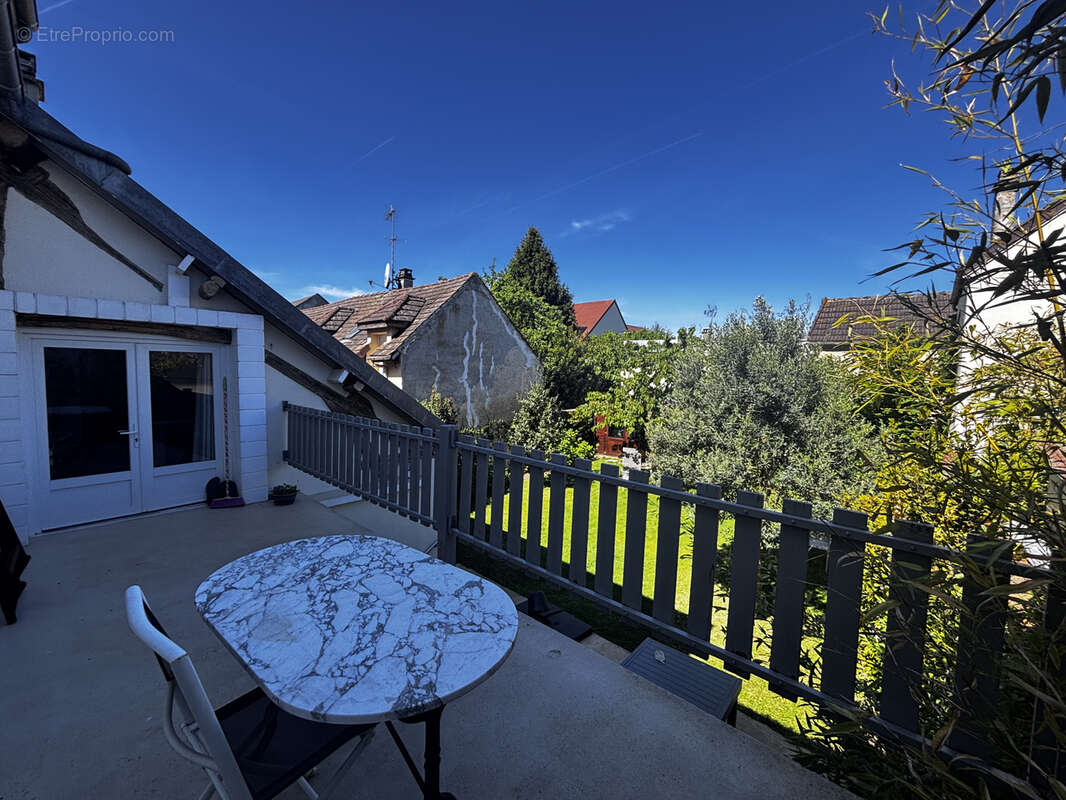 Maison à QUINCY-VOISINS