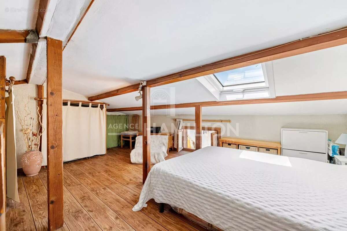 Appartement à CHATEAUNEUF-GRASSE