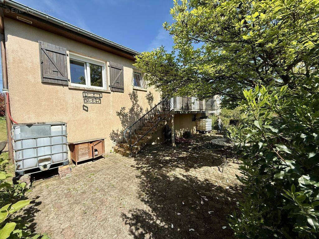 Maison à MONTIGNY-SUR-CHIERS