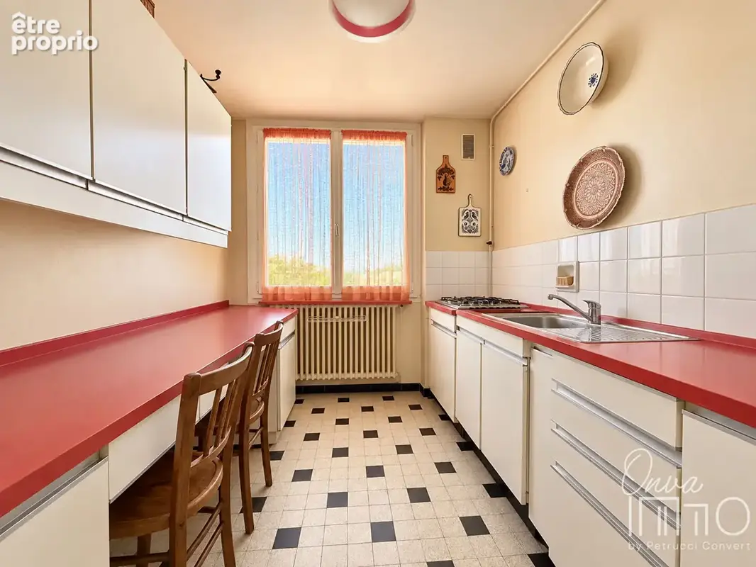 Fontaines-sur-Saône - Dernier étage - T3 de 55m² avec balcon et cave. - photo 5